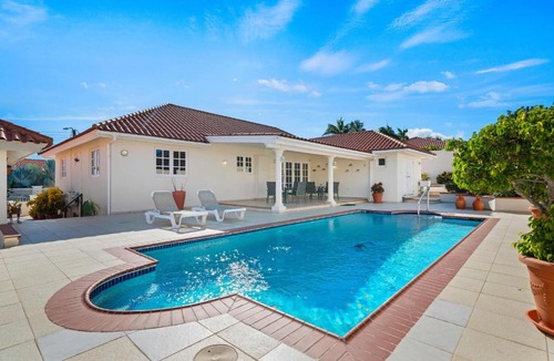 Sero Grandi House | Rooi Koochi 27D