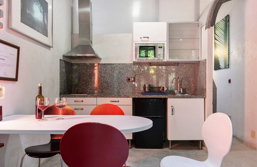 Meruja House | Rural House 'Zentralclub Neutron' with Mountain Views, Private Terrace and Wi-Fi