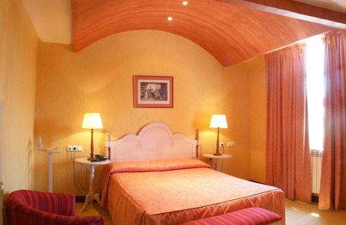 Navarrete Hotel | San Camilo