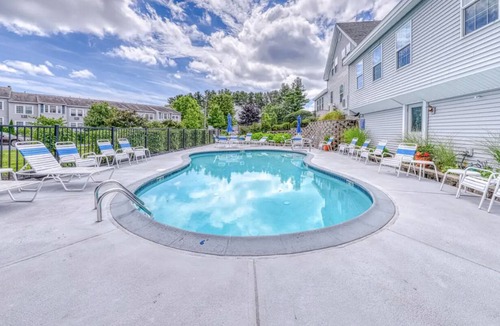 Ogunquit Condo | Second-floor, ocean-view condo w/ balcony & shared pool - walk to beach