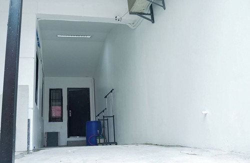 Las Pinas House | Semi-detached newly renovated home in a friendly neighborhood
