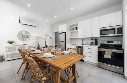 Sabana Liber Villa | Serene "2 in 1" Oasis ~ 2 Pools ~ King Beds ~ BBQ!
