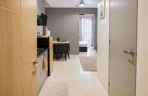 Pasay Condo | SkyLine CtyView Condotel BREEZE RESIDENCES near MOA,NAIA AIRPORT,PICC,US Embassy