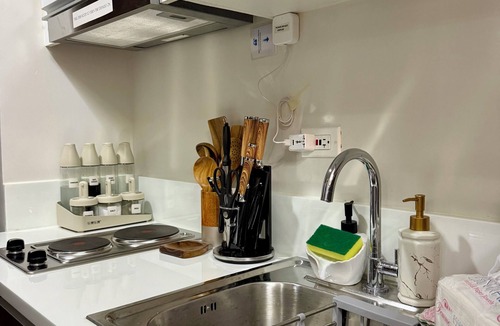 Bel-Air Condo | Skyline Suite with PS5+400mbps WIFI+ Netflix at Air Residences w/Balcony