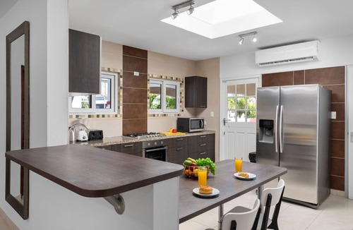 Esmeralda Villa | Sleeps 11 ~6 Bedrooms ~PrivatePool ~Outdoor Dining