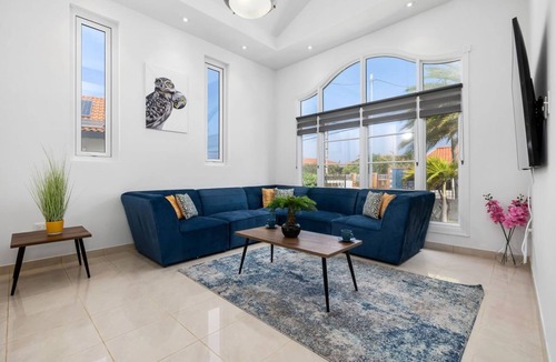 Esmeralda Villa | Sleeps 11 ~6 Bedrooms ~PrivatePool ~Outdoor Dining