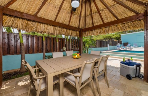 Boegoeroei Villa | ~Sleeps 12 ~Spacious ~Private Pool ~Great Location