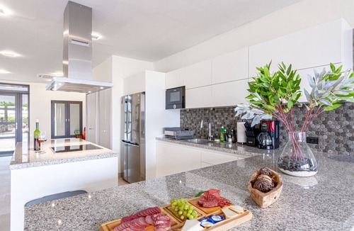 Malmok House | Snorkel with turtles across Sea La Vie Beach Villa in Aruba.!