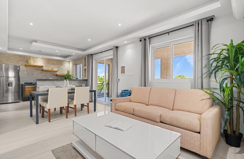 Ponton Apartment | Spacious 2BR Aruba Home with a Pool, BBQ, Full Equipped Kitchen & Gated Backyard
