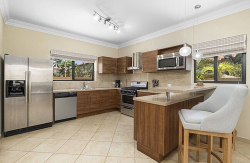 Gold Coast House | Spacious 3BR/3BA Villa with Relaxed Luxury Vibes at Diamante 159 by Bocobay