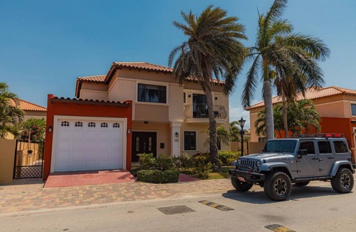 Gold Coast House | Spacious 3BR/3BA Villa with Relaxed Luxury Vibes at Diamante 159 by Bocobay