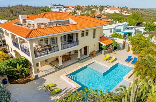 Malmok Villa | Spacious 5BR w/Private Pool & Coastal Charm at Seaside Beach House by Bocobay
