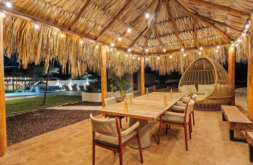 Piedra Plat Villa | Spacious 6-bedroom Villa with Pool. Sleeps 15