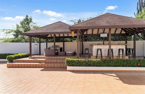 Piedra Plat Villa | Spacious 6-bedroom Villa with Pool. Sleeps 15