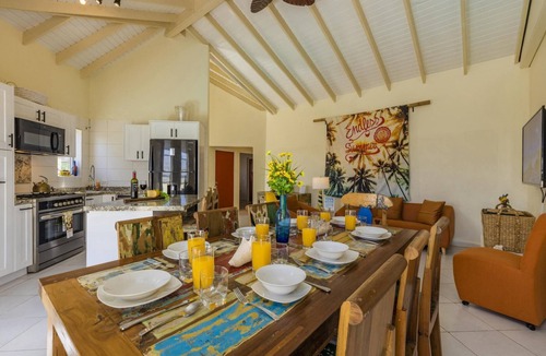 Noord Villa | Spacious 7BR 6BA Villa 2 Pools WalktoBeach