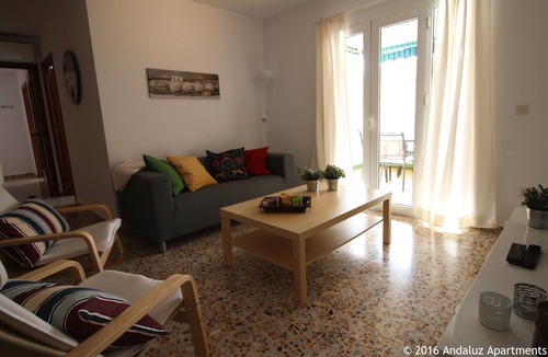Nerja Apartment | Spacious apartment for 6 people - center - air conditioning - WiFi - parking - beach 250 meters