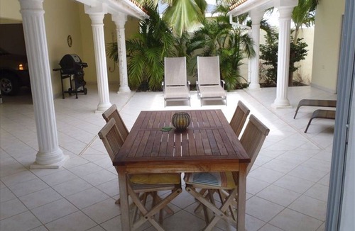 San Miguel House | Spacious Eagle Beach House