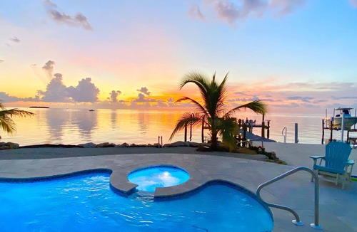 Marathon House | Spacious Home, Directly on Gulf , Beautiful Sunsets, 2 Master Suites, 2 Kayaks