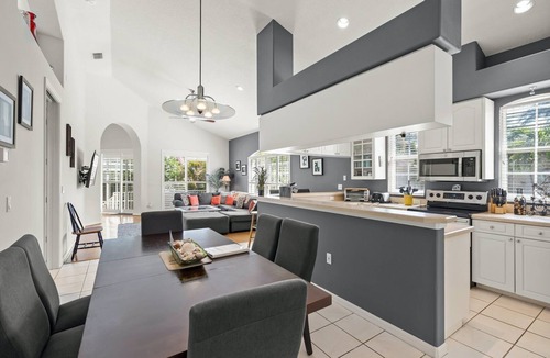 Bay Isle House | Spacious Siesta Key Home with Private Heated Pool – Pet Friendly, Near Beaches