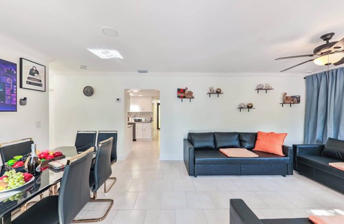 North Central Hollywood House | Spring break vacation Villa