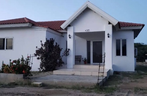 Koyari House | Stay 5 minutes away from the beach