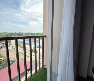 Kauswagan Apartment | Studio Balcony Pool Maison de Soleil - Tuscania Towers
