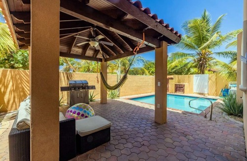 Gold Coast Apartment | Stuning house with private pool in gold coast