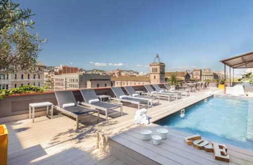 El Raval Apartment | Stunning Light-Filled Apartment with Rooftop Pool in Central Barcelona
