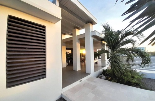 Noord Villa | Stunning Modern Villa - 2 min drive to Palm Beach -private pool - amazing view!