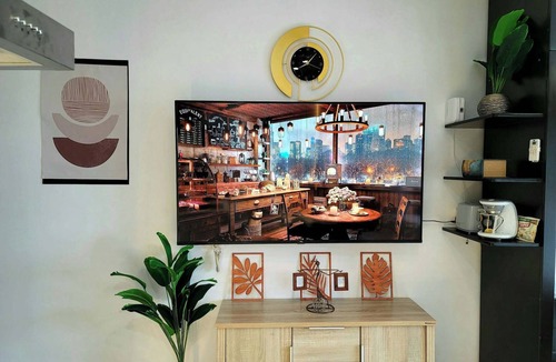 Downtown Condo | STUNNING STUDIO WITH AWESOME BALCONY & 65" TV &KARAOKE