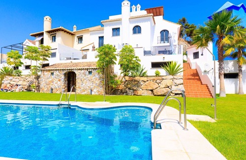 La Herradura House | Stunning villa for 6 people with pool, A/C, WIFI, TV and terrace
