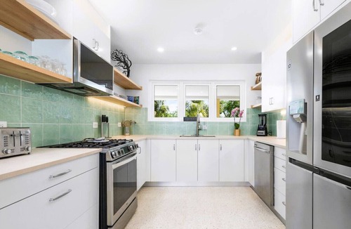 Malmok Villa | Stylish 4-Bedroom Seafront Getaway at Pelican Beach House by Bocobay