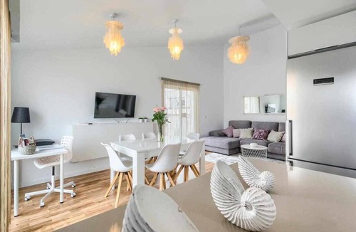 Altea Apartment | Stylish Duplex in old town, 6p, WiFi, A/A, Parking, bike station, pool, terrace