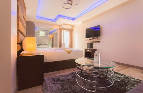 Balibago Hotel | Suite Room Separate Bed Room, Kitchen, Balcony at Grand Central Hotel