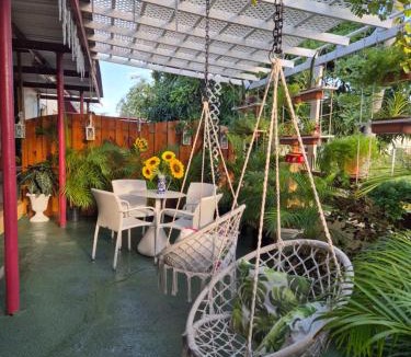Santa Cruz Bed & Breakfast | Sun and Shade Apartment