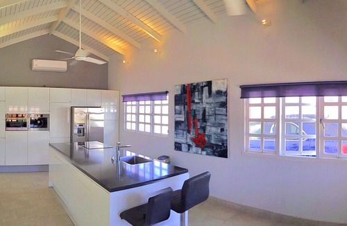 Ponton Villa | Sun, Fun & Family Time – Private Aruba Villa with Pool & Privacy