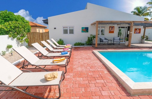 Bushiri Villa | Sunny Eagle Beach Villa - 3 Min. From Beach