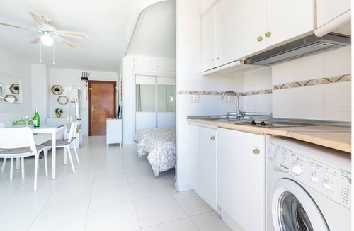 Torrequebrada Apartment | Sunny Seaside Studio with Balcony, A/C & Sea View