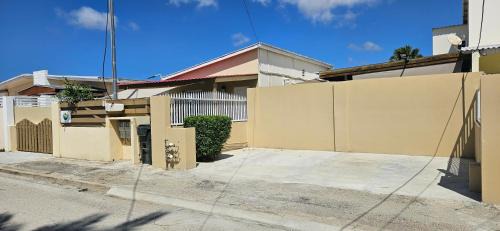 Oranjestad-West Apartment | Taminaka Apartamento Comfortable II