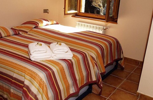 Bulnes Hotel | The Caleyon, village house with breakfast. Rooms with private bathroom.