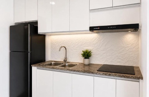 San Pedro Apartment | The Penthouse With Outdoor Jacuzzi Private Rooftop Solar Powered Energy