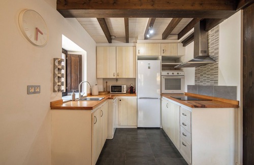 Bricia Other | Tranquil farmhouse with WiFi in charming Bricia