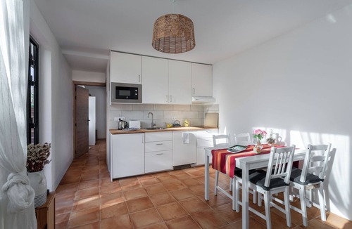 Sarria-Sant Gervasi House | Tranquil Holiday Apartment in Collserola: Nature, Stunning Views, Modern Comfort