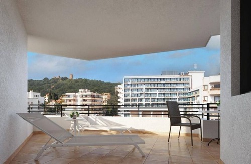 Son Armadams Apartment | Tranquil Studio w/Kitchen for Families + Rooftop Outdoor Swimming Pool w/Bar