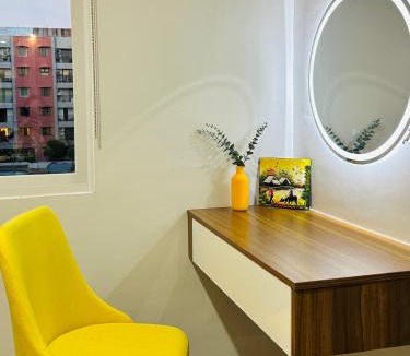Mactan Export Processing Zone Apartment | Traveler's Nest near Airport, Netflix, Stylish, Cozy with swimming pool