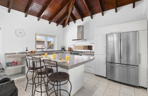 Moko Villa | Tropical Escape 4BR Villa Pool BBQ Near Palm Beach