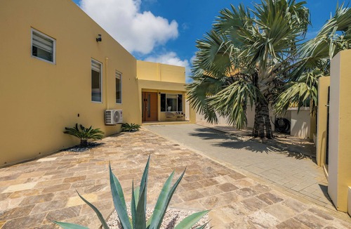 Kamay House | Turibana Villa- 3 Bedroom, 2 Bathroom