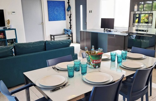 Bushiri House | Turquoise Villa 3 bedrooms/2 bathrooms 5 minutes drive to Eagle Beach