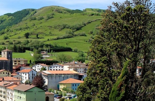 Aia Apartment | Txangilu Etxea in Aia, next to the sea and the mountains. !! live it