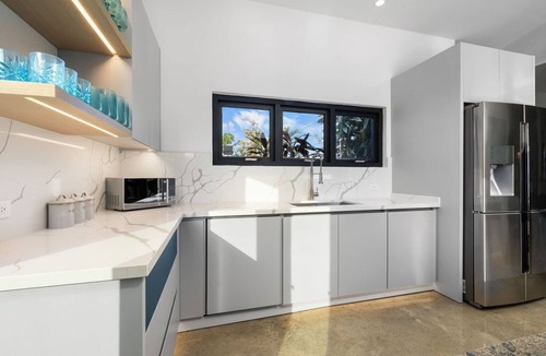 Esmeralda Villa | Unique Modern 4BR w/Large Private Pool & Mini Golf